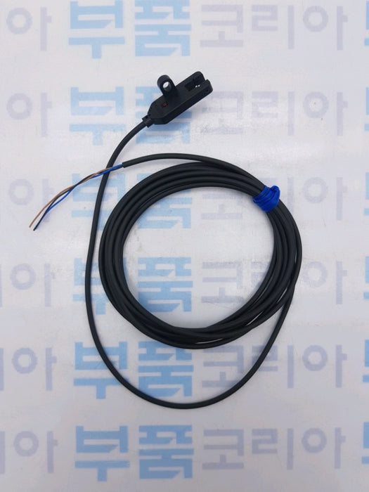 OMRON EE-SX772A Photoelectric Sensor